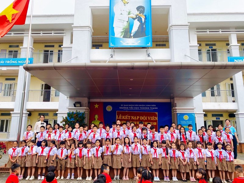 Liên đội Tiểu học Thượng Thanh tổ chức Lễ kết nạp Đội viên